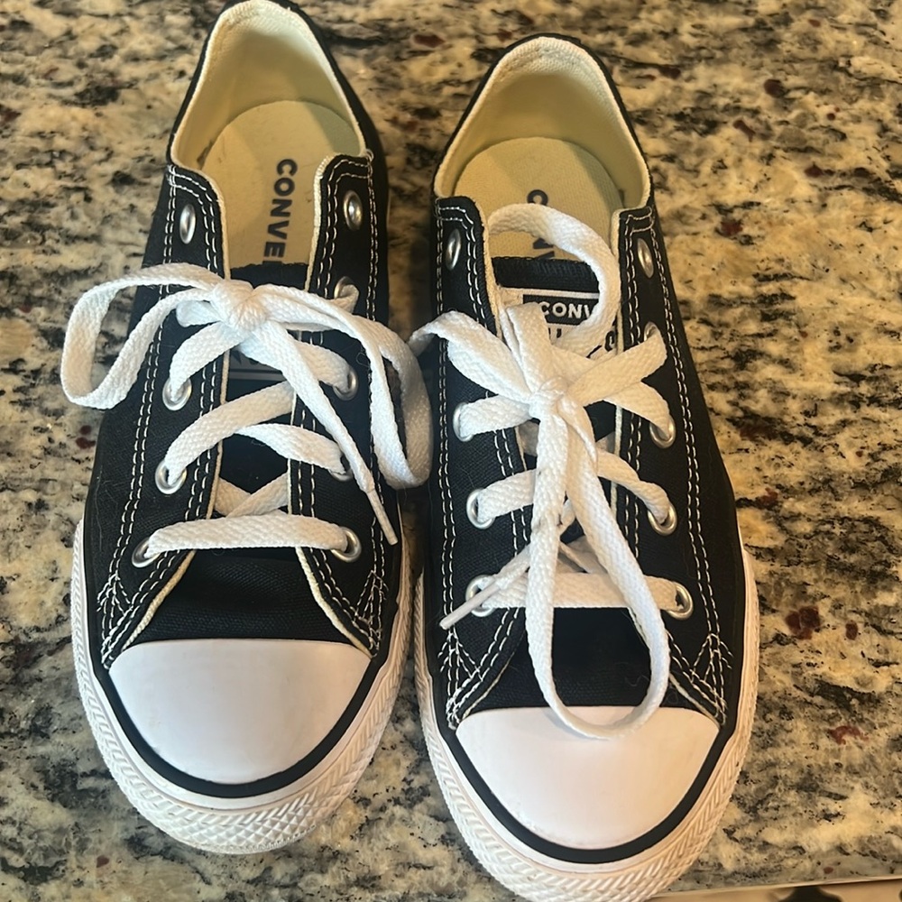 Boys low top Converse